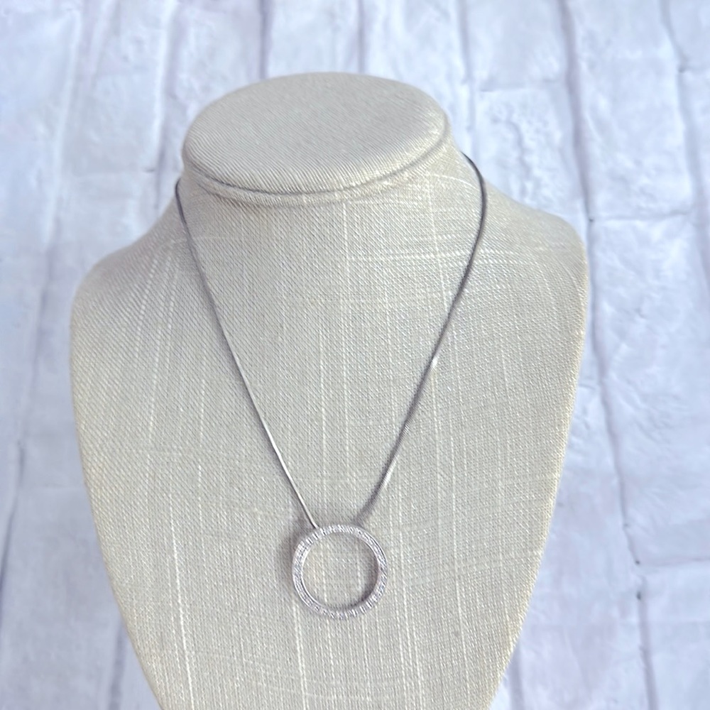 925 silver. Necklace and circle pendant with stones
